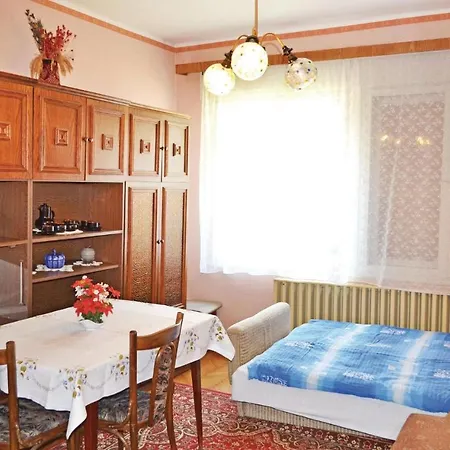Holiday 1 Apartment *